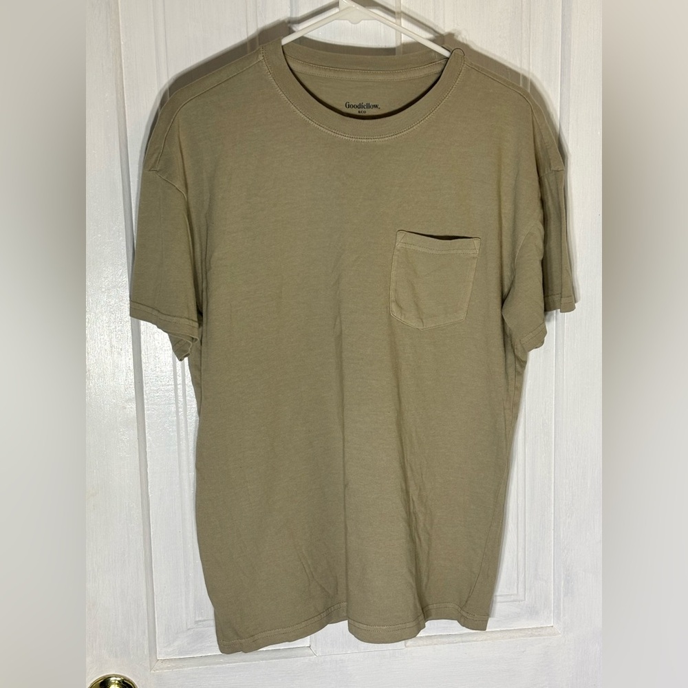 Goodfellow tan T-shirt size medium